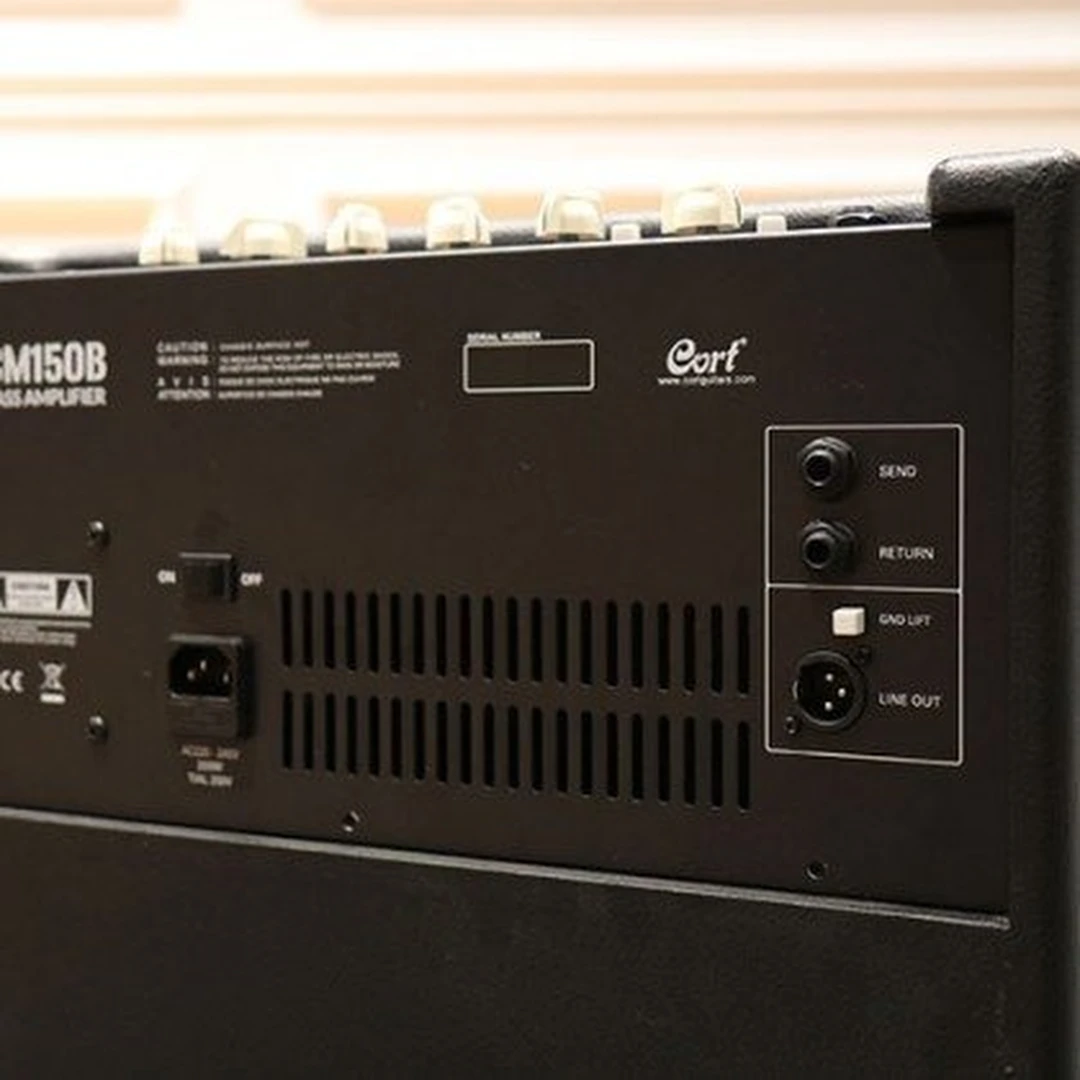 Комбоусилитель Cort CM150B