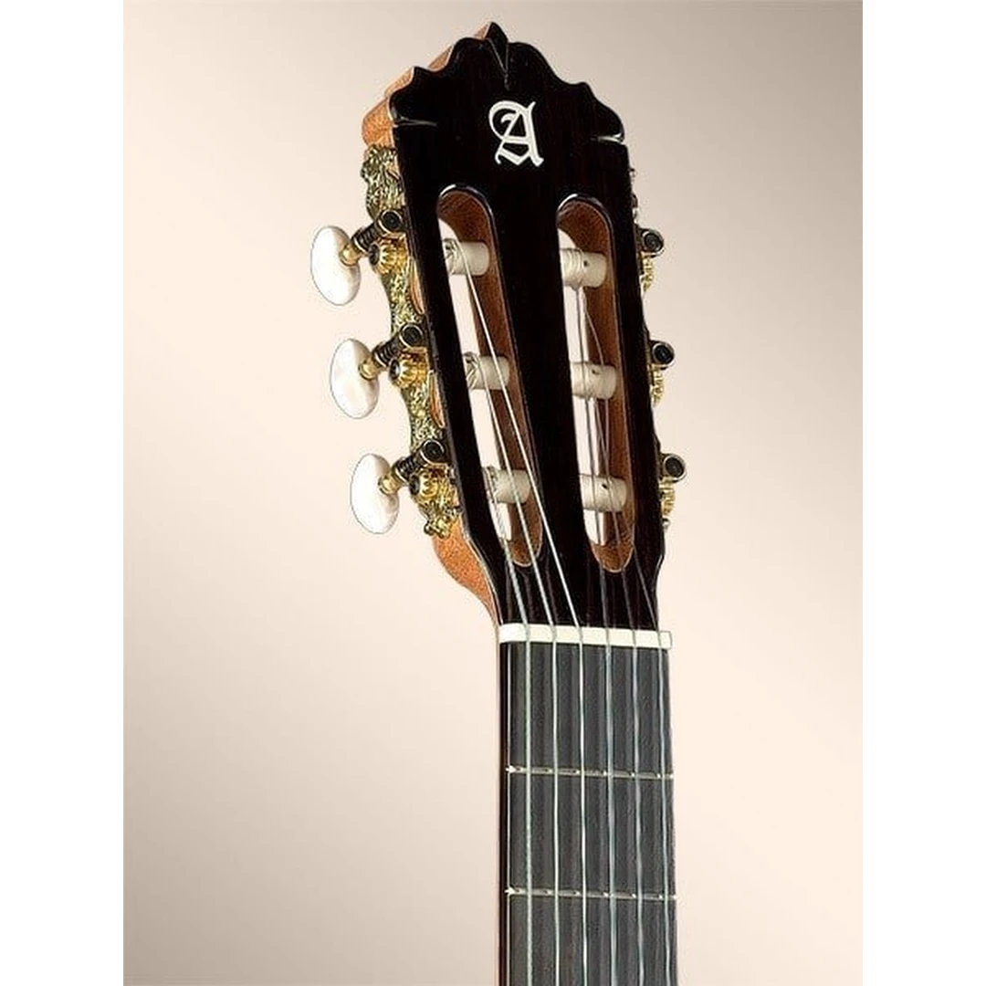 Классическая гитара Alhambra 7C